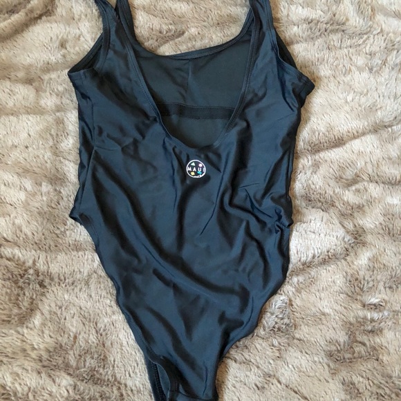 Maui Black One Piece - Picture 2 of 3